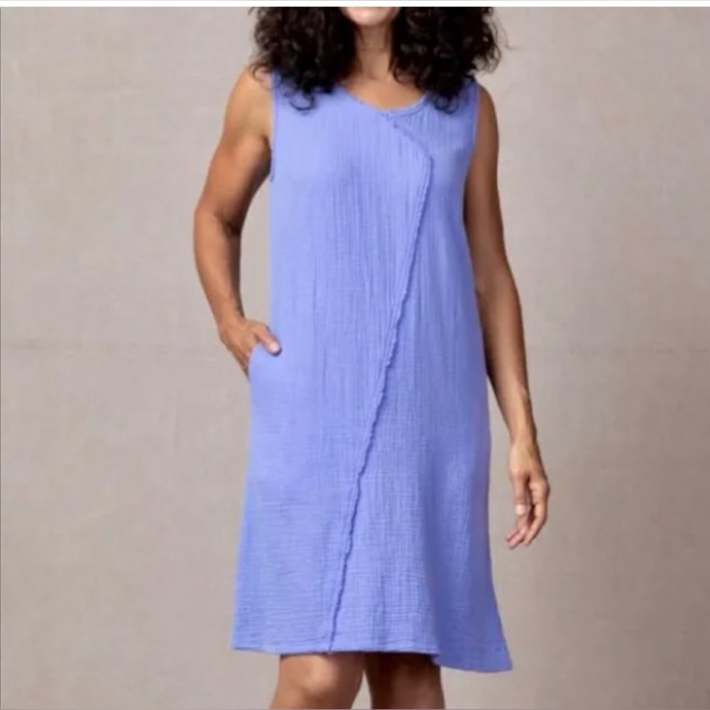 Habitat asymmetrical, side pocket Patio dress in Lavender. Gently worn.